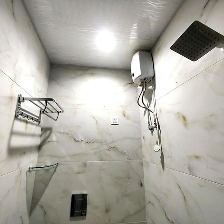 Hotel Comfy Inn Мумбаи Экстерьер фото