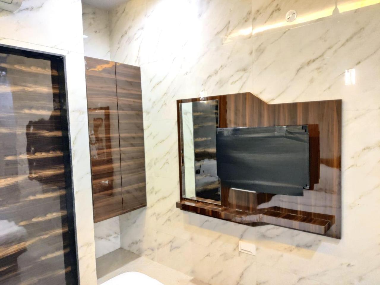 Hotel Comfy Inn Мумбаи Экстерьер фото