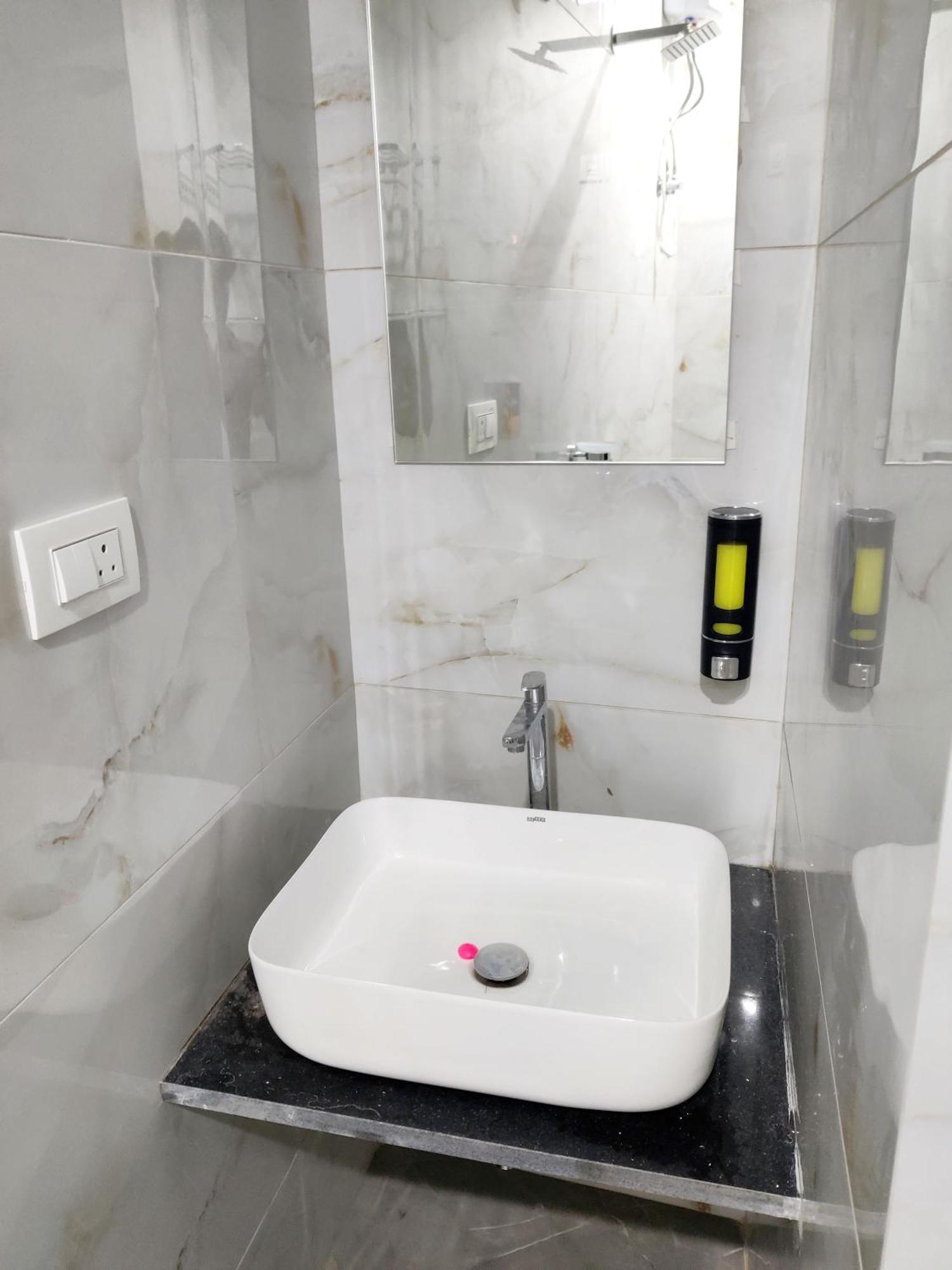 Hotel Comfy Inn Мумбаи Экстерьер фото