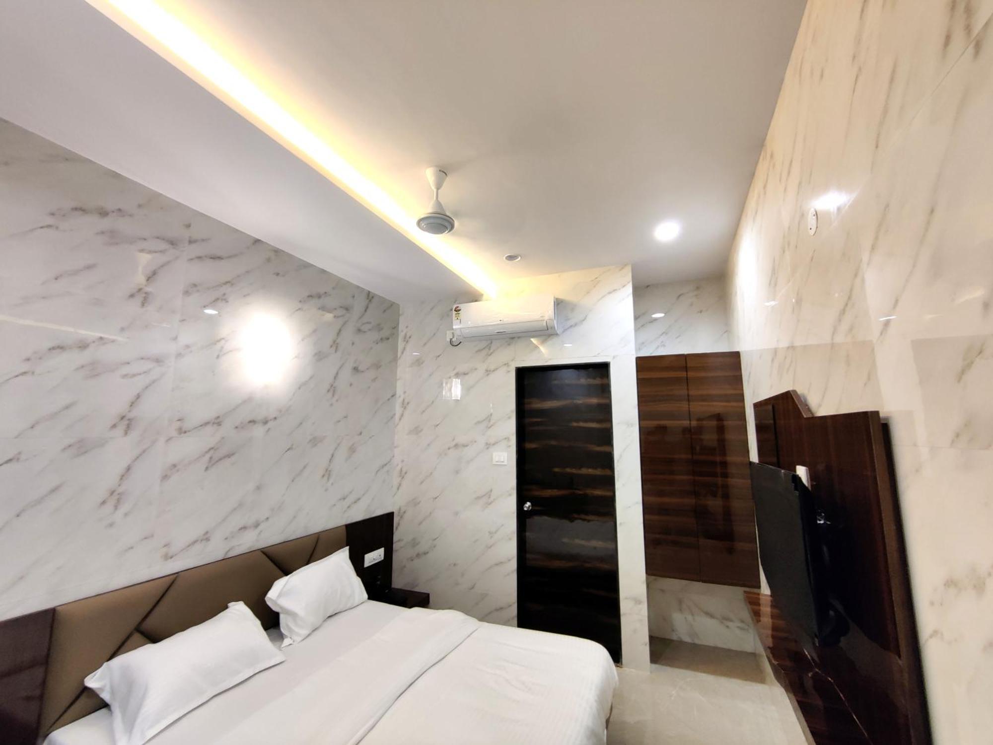 Hotel Comfy Inn Мумбаи Экстерьер фото