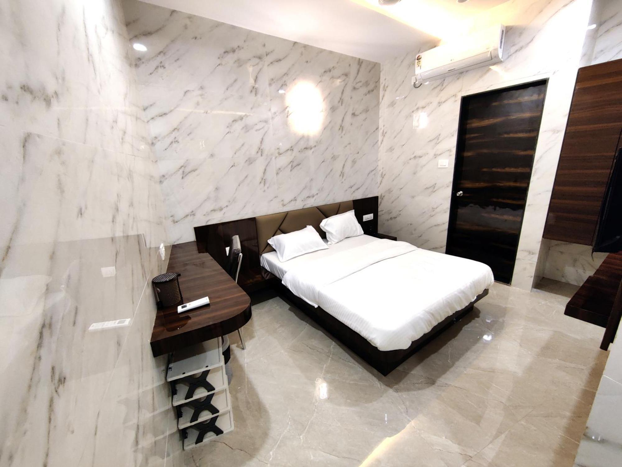 Hotel Comfy Inn Мумбаи Экстерьер фото
