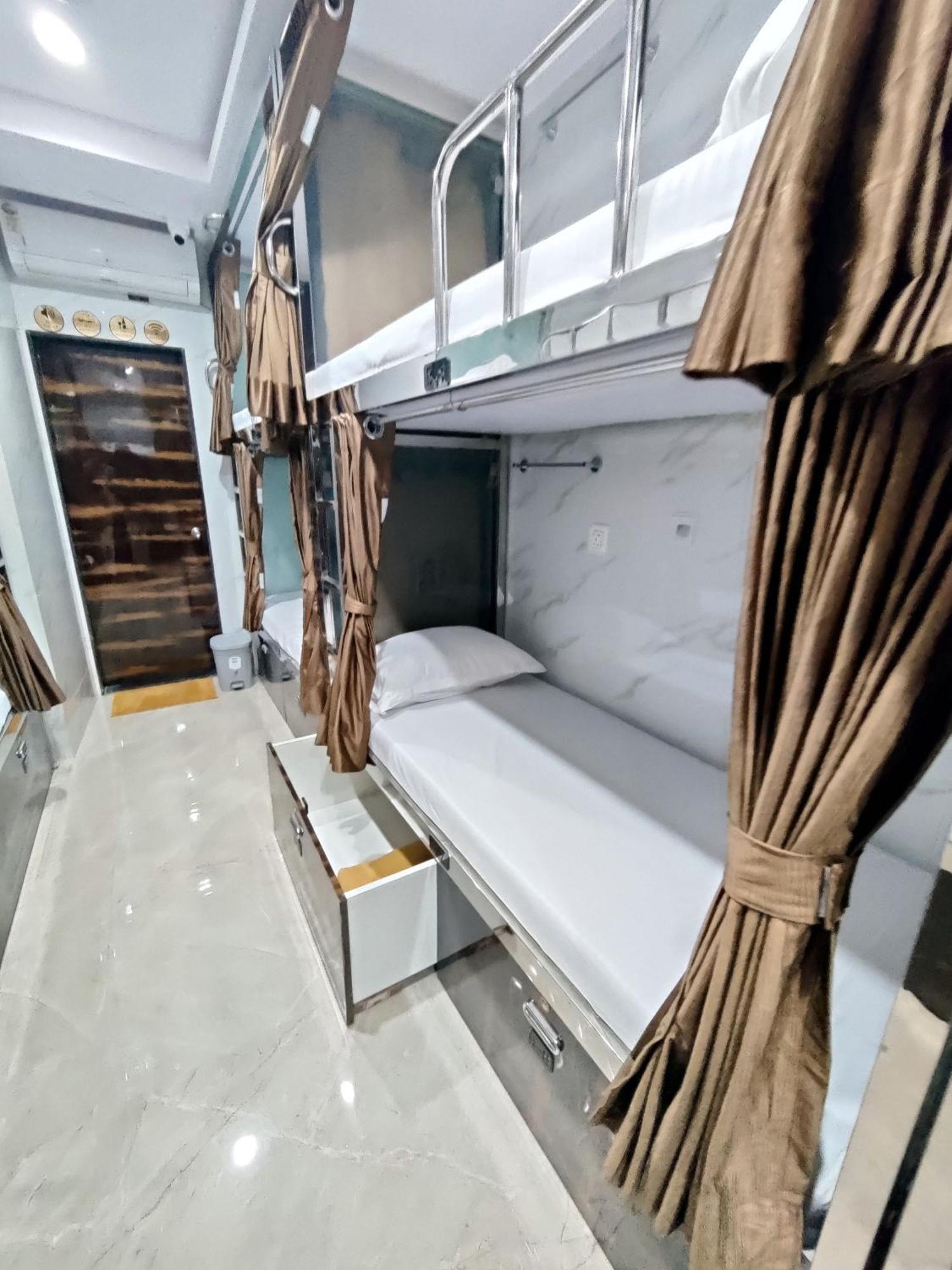 Hotel Comfy Inn Мумбаи Экстерьер фото