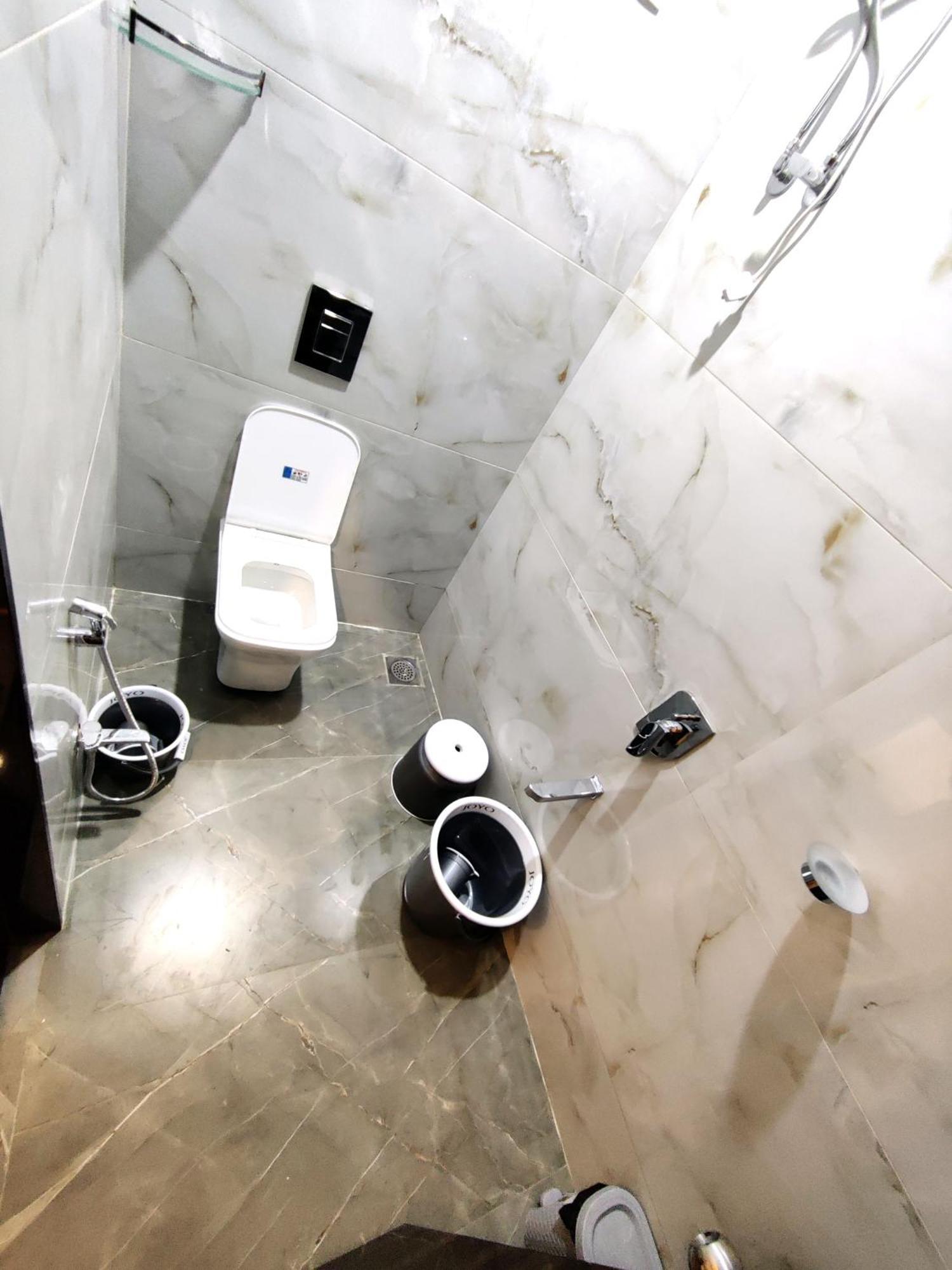 Hotel Comfy Inn Мумбаи Экстерьер фото