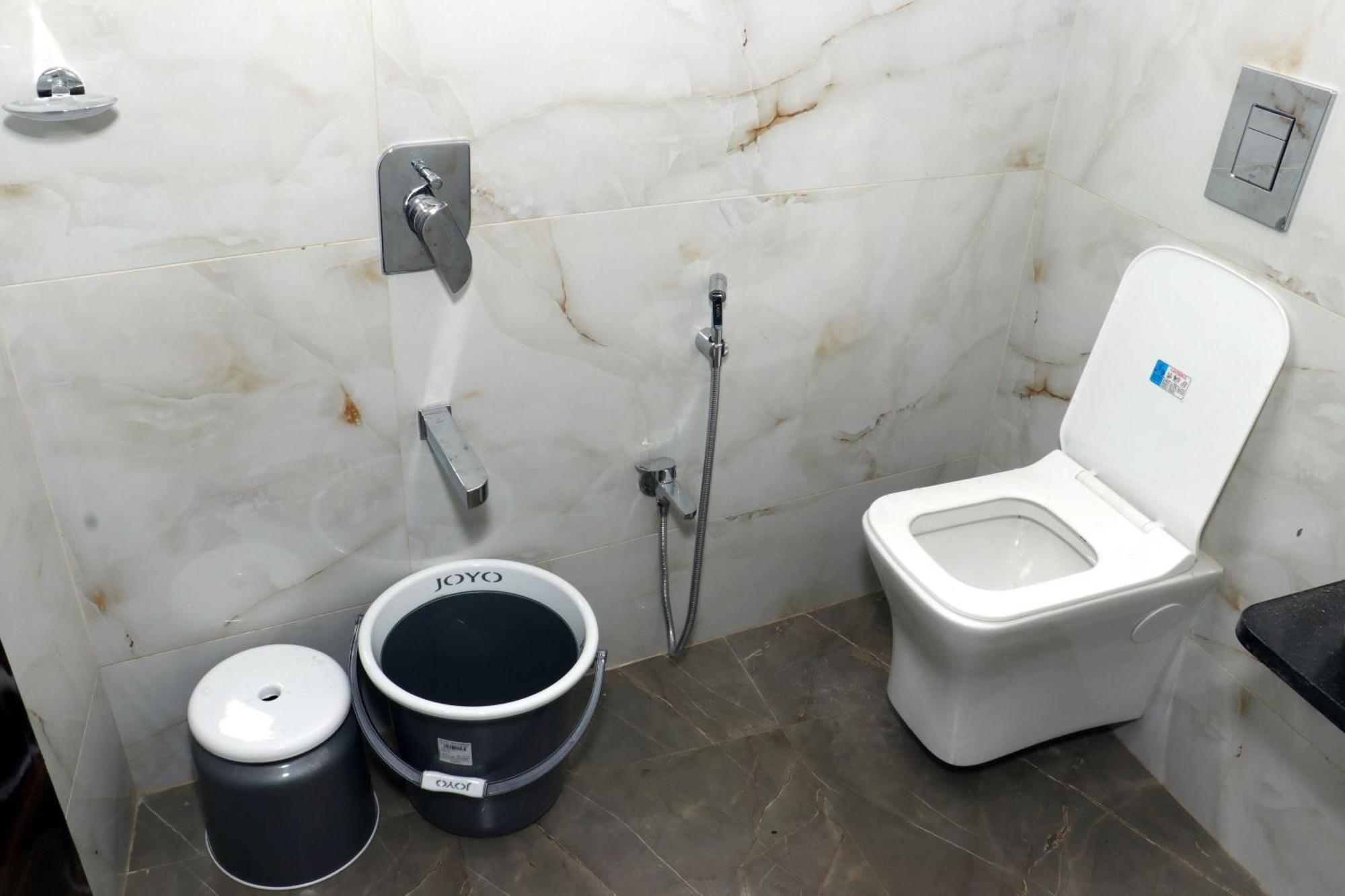 Hotel Comfy Inn Мумбаи Экстерьер фото