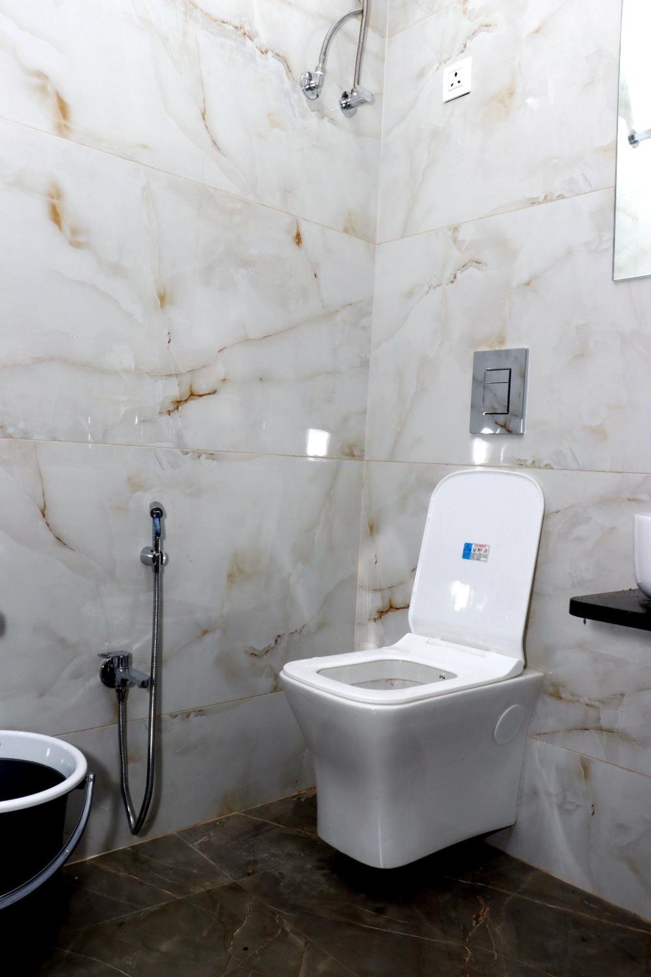 Hotel Comfy Inn Мумбаи Экстерьер фото