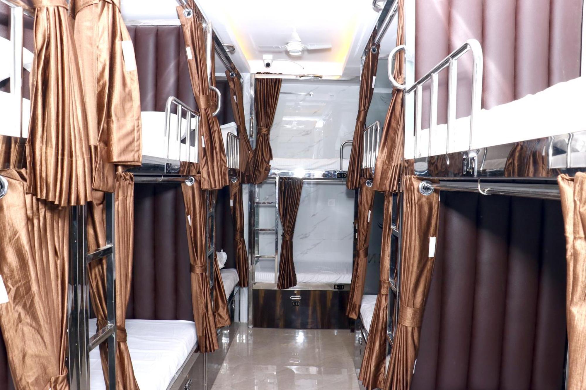 Hotel Comfy Inn Мумбаи Экстерьер фото